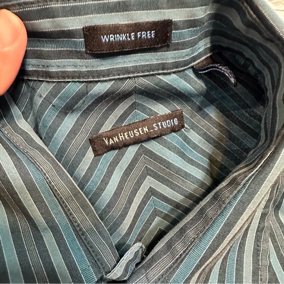 VanHeusen Studio wrinkle free men's size medium 15-15 1/2 neck, button down - Picture 4 of 4